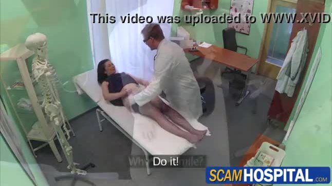 Palsu Hospital pasien melihat cocok untuk membantu dia berehat