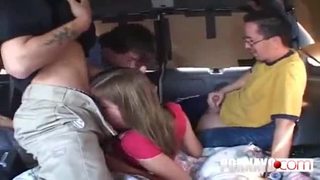 Awek kolej remaja Haley Pemburu menyebalkan dan fucks dengan seorang teman sekelas di kereta